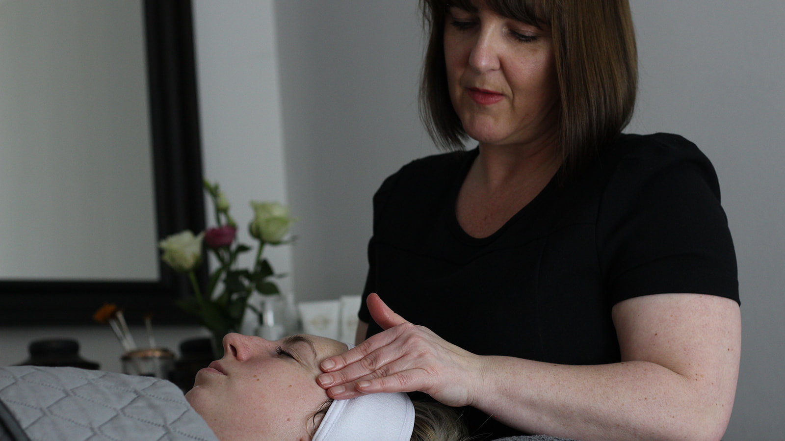 Samantha performing a personalised facial treatment